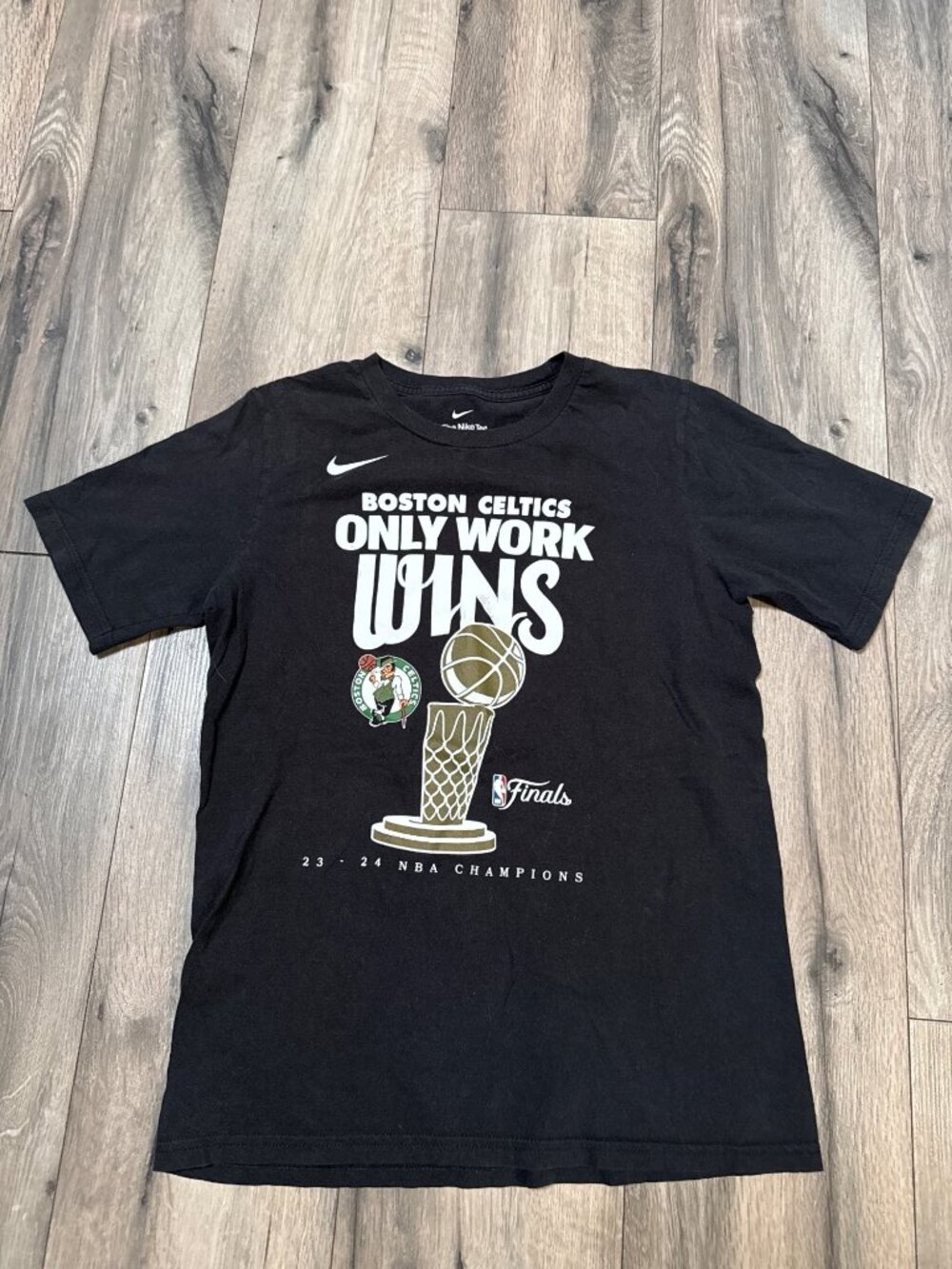 Boston Celtics 2023-24 NBA Champions BOYS Black Nike Tee Shirt Size L 14/16 Shor
